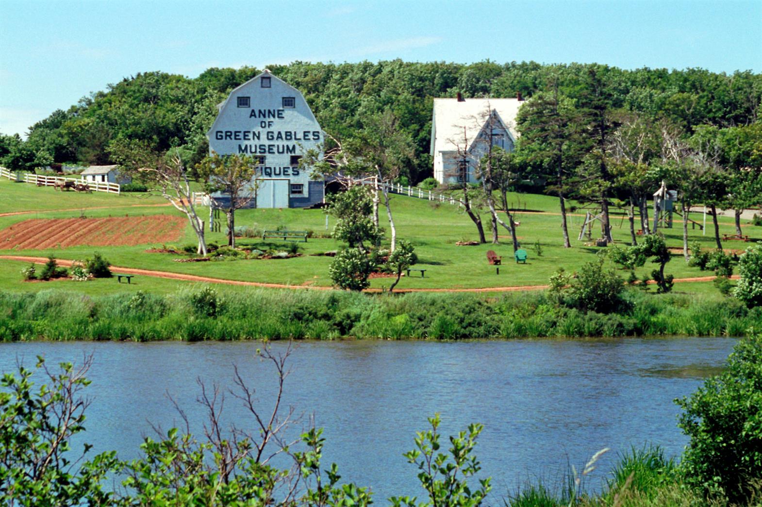 Prince edward island green grass field